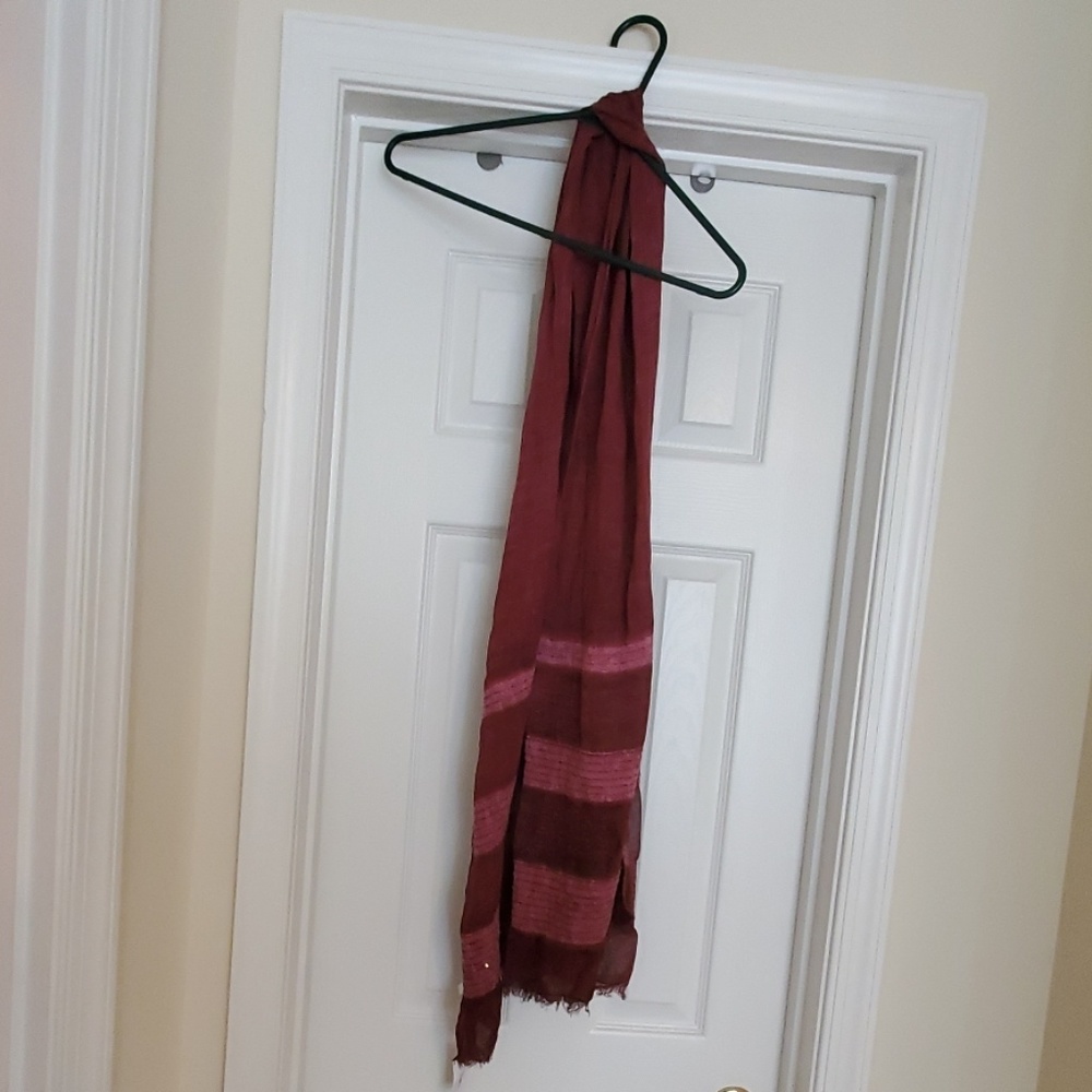 Maroon scarf
